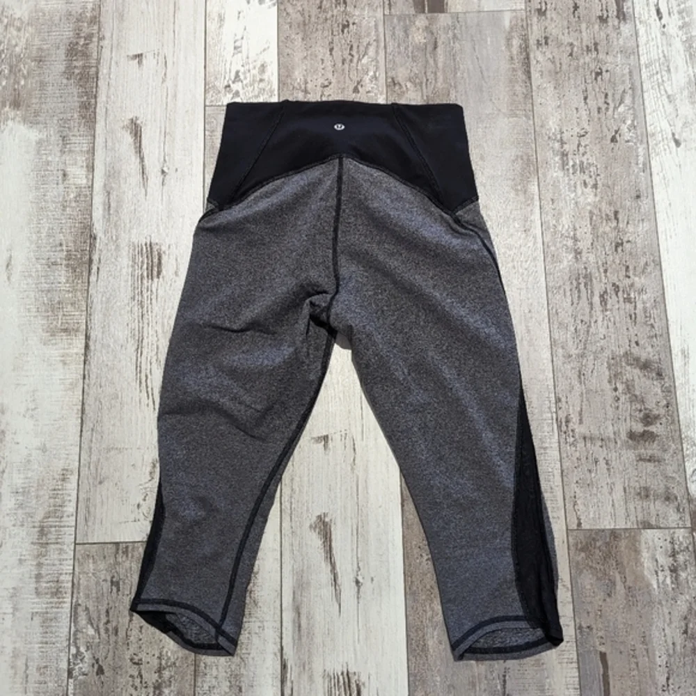Lululemon train times crop legging‎ size 8 gray and black